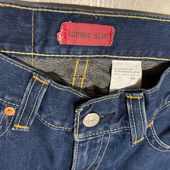 Women’s iconic slim dark blue Levi’s in a size 3 M/M. Excellent condition. - Picture 2 of 6